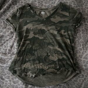 Old navy camo tee! 🌳